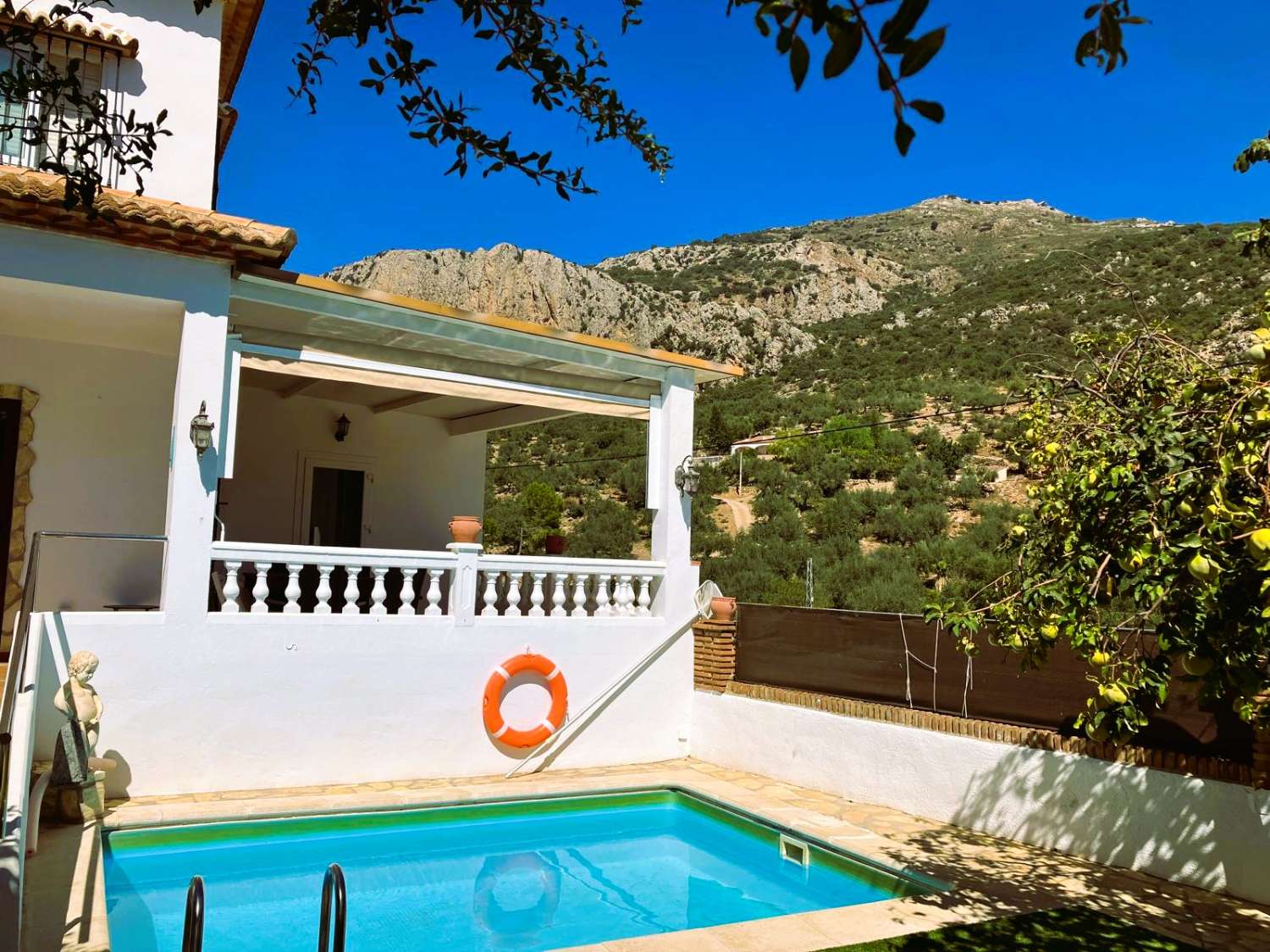Encantadora Casa de Campo con Espectaculares Vistas a la Montaña en Alfarnatejo