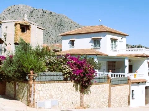 Encantadora Casa de Campo con Espectaculares Vistas a la Montaña en Alfarnatejo