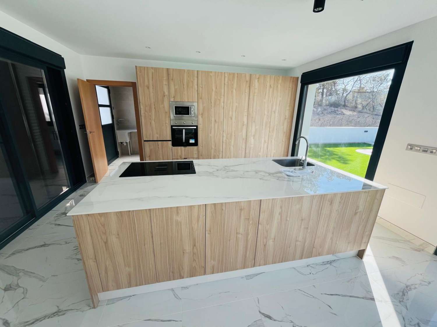 Modernes Neubau-Chalet bei Lorca – stilvolles Wohnen mit Weitblick in naturnaher Umgebung