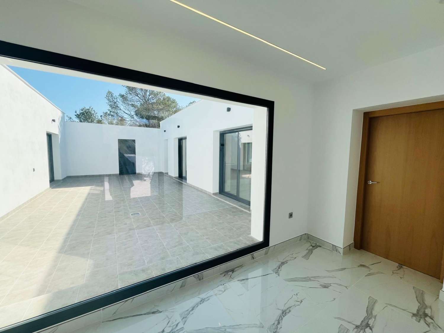 Modernes Neubau-Chalet bei Lorca – stilvolles Wohnen mit Weitblick in naturnaher Umgebung