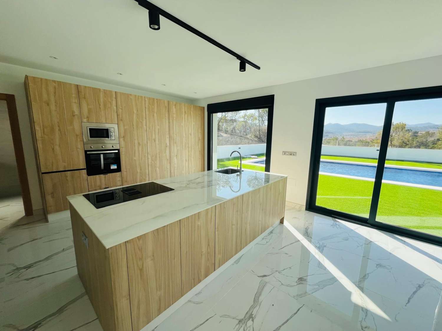 Modernes Neubau-Chalet bei Lorca – stilvolles Wohnen mit Weitblick in naturnaher Umgebung