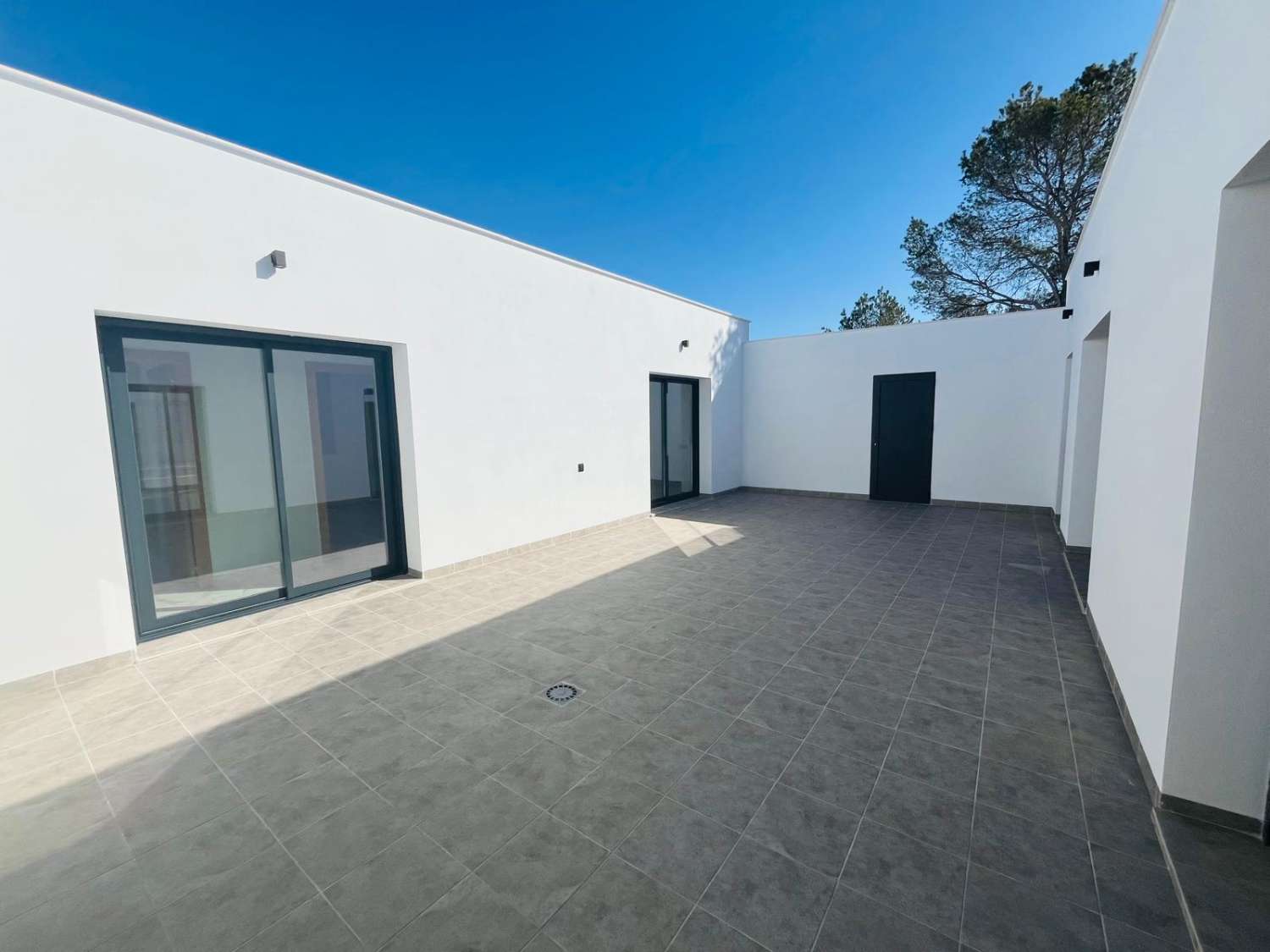 Modernes Neubau-Chalet bei Lorca – stilvolles Wohnen mit Weitblick in naturnaher Umgebung