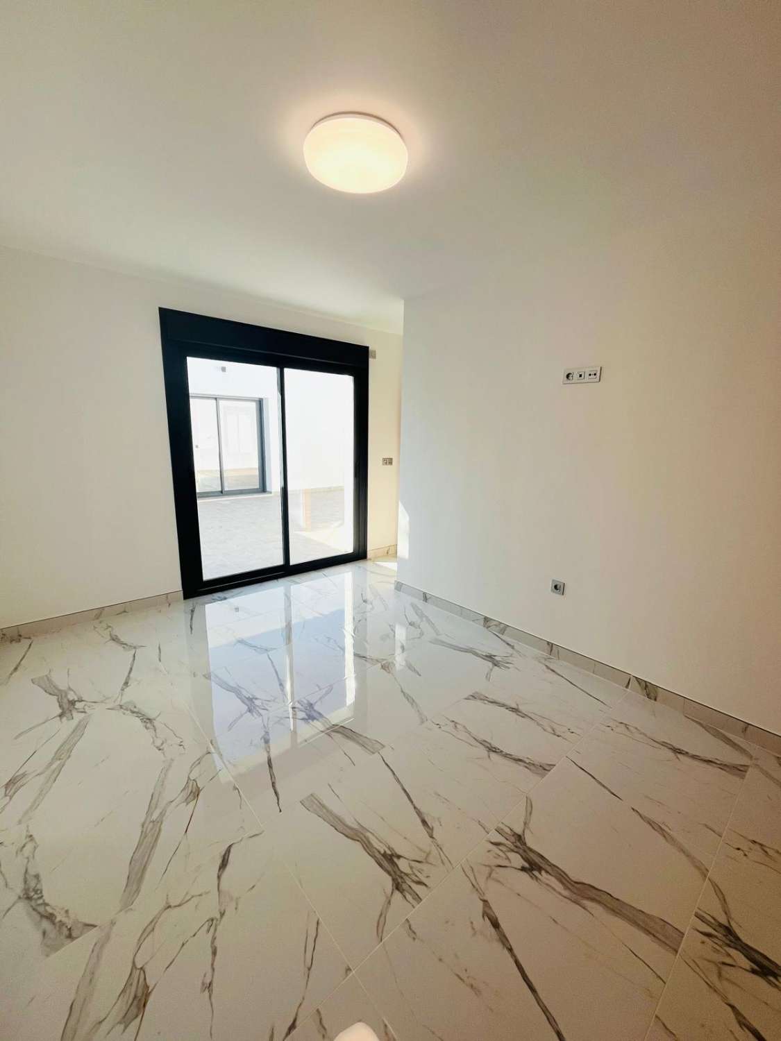 Modernes Neubau-Chalet bei Lorca – stilvolles Wohnen mit Weitblick in naturnaher Umgebung