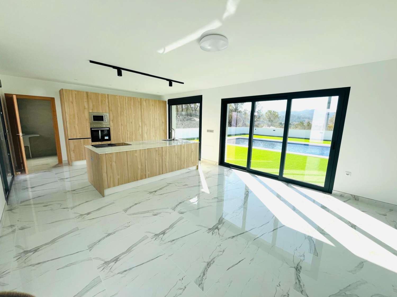 Modernes Neubau-Chalet bei Lorca – stilvolles Wohnen mit Weitblick in naturnaher Umgebung