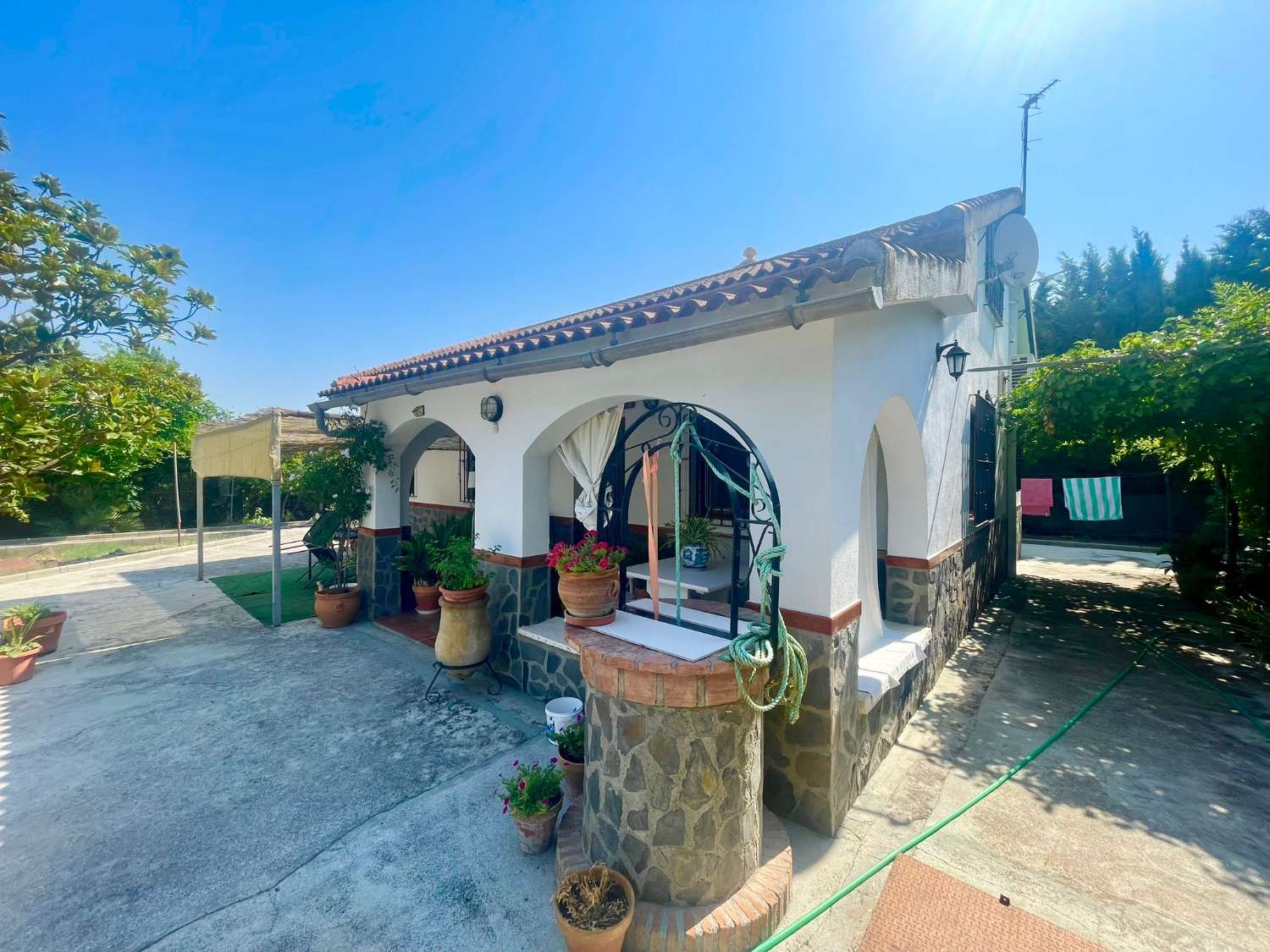 Chalet renovado con piscina en parcela privada en Moraleda de Zafayona (Granada)