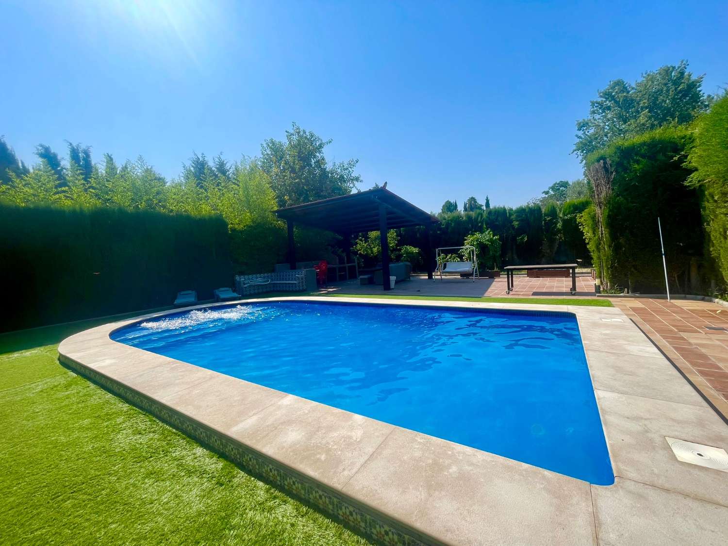 Chalet renovado con piscina en parcela privada en Moraleda de Zafayona (Granada)