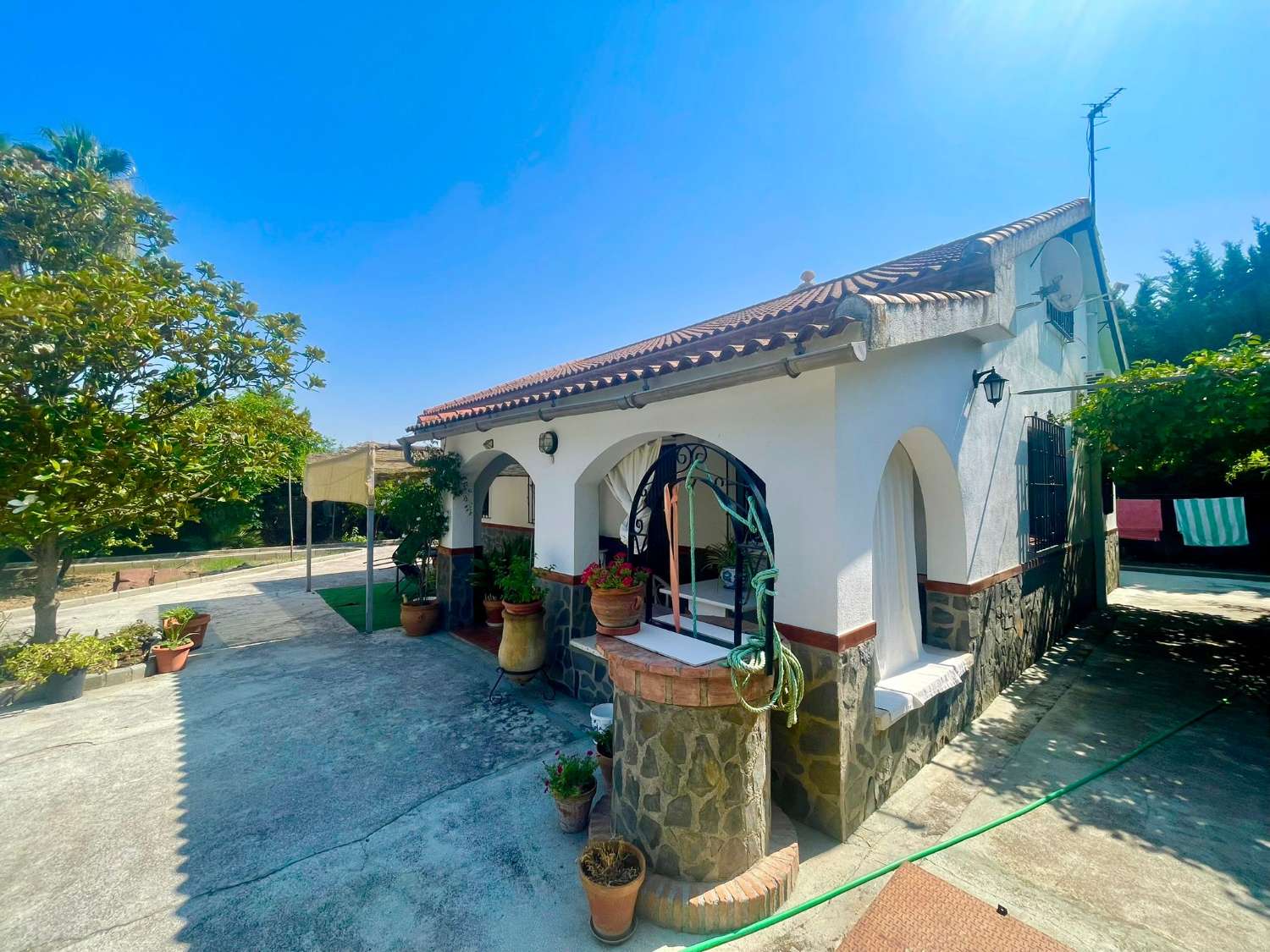 Chalet renovado con piscina en parcela privada en Moraleda de Zafayona (Granada)