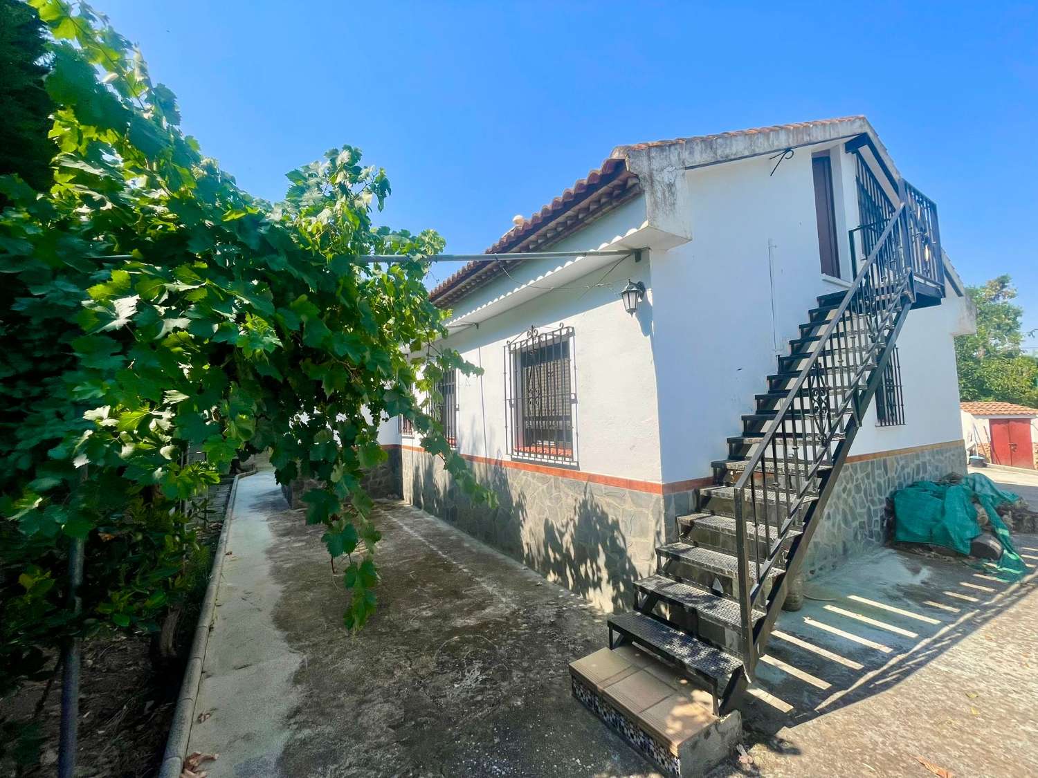Chalet renovado con piscina en parcela privada en Moraleda de Zafayona (Granada)