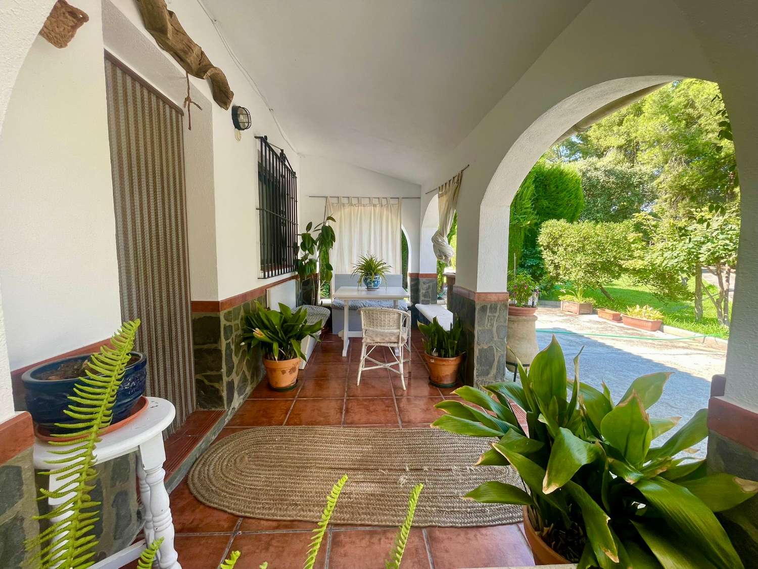 Chalet renovado con piscina en parcela privada en Moraleda de Zafayona (Granada)