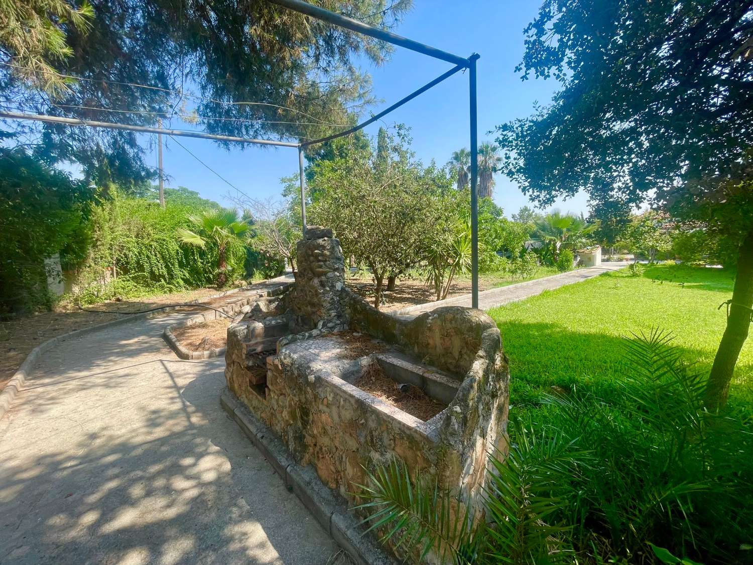 Chalet renovado con piscina en parcela privada en Moraleda de Zafayona (Granada)