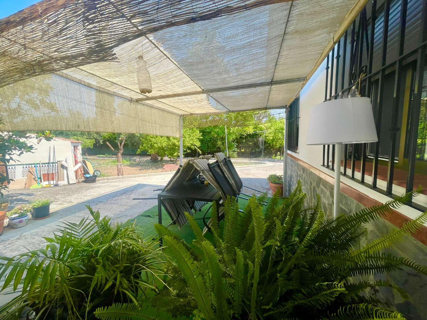 Chalet renovado con piscina en parcela privada en Moraleda de Zafayona (Granada)