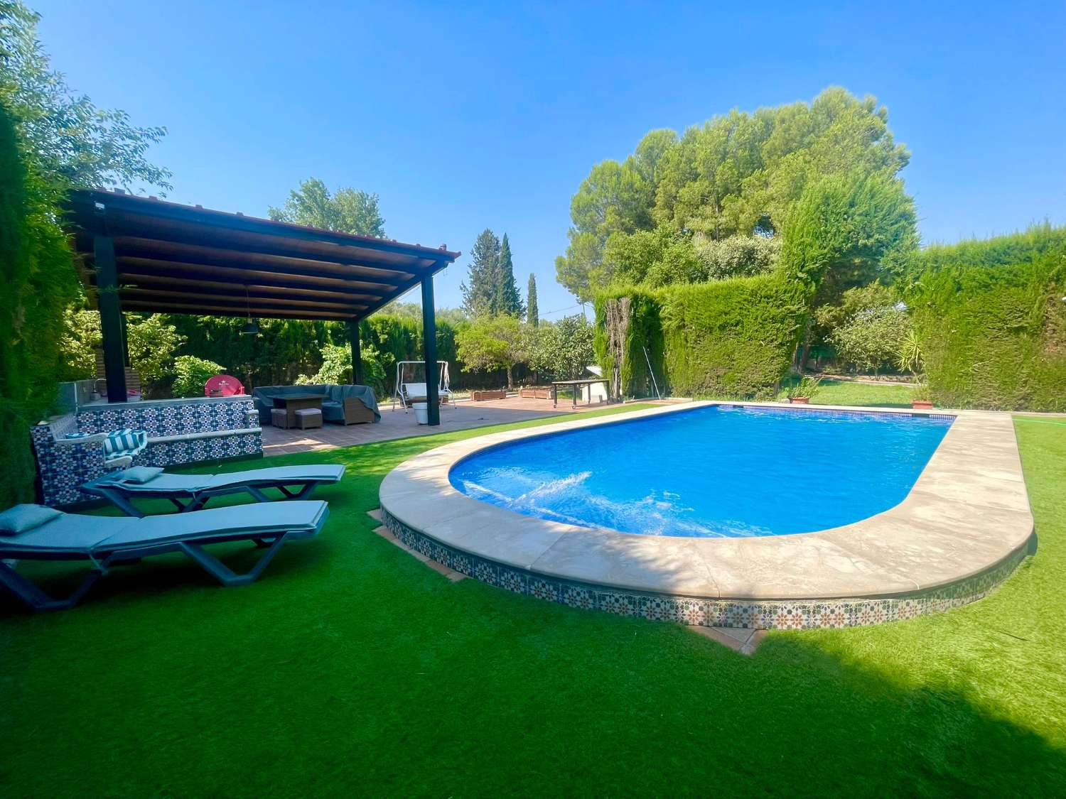 Chalet renovado con piscina en parcela privada en Moraleda de Zafayona (Granada)