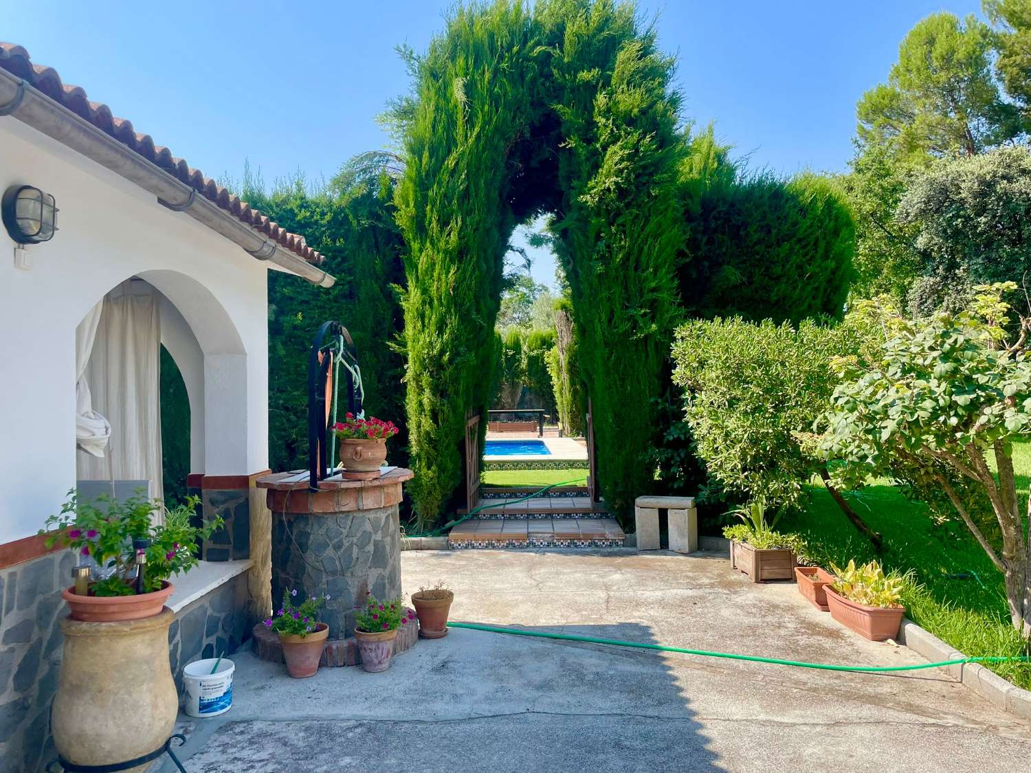 Chalet renovado con piscina en parcela privada en Moraleda de Zafayona (Granada)