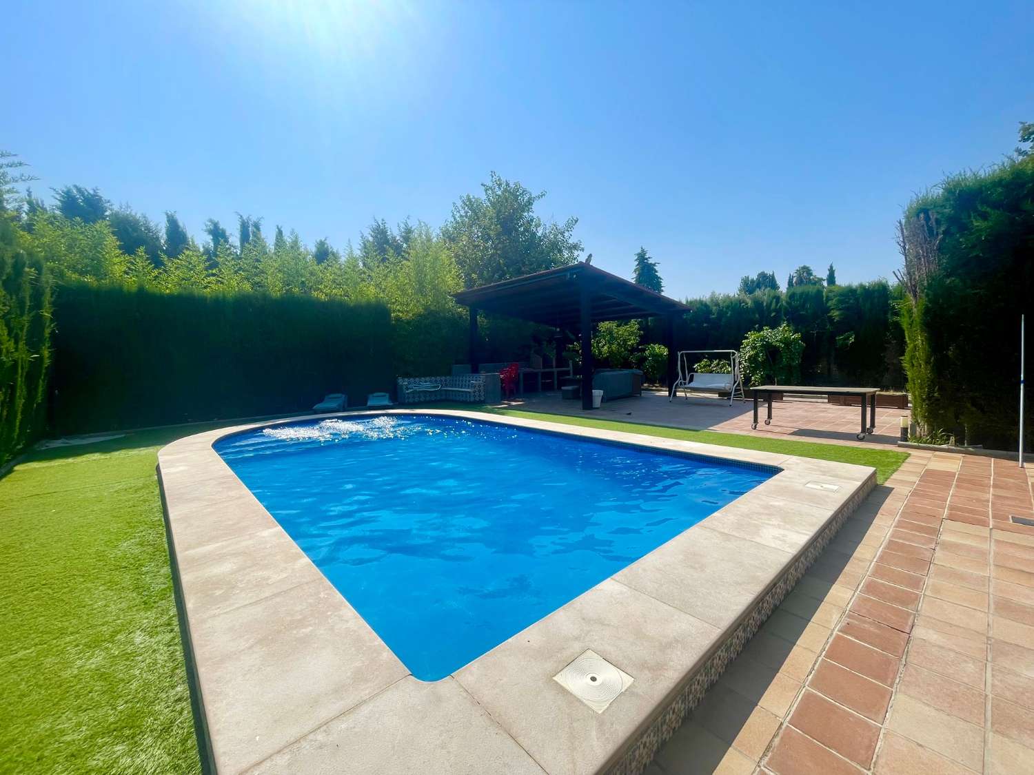 Chalet renovado con piscina en parcela privada en Moraleda de Zafayona (Granada)