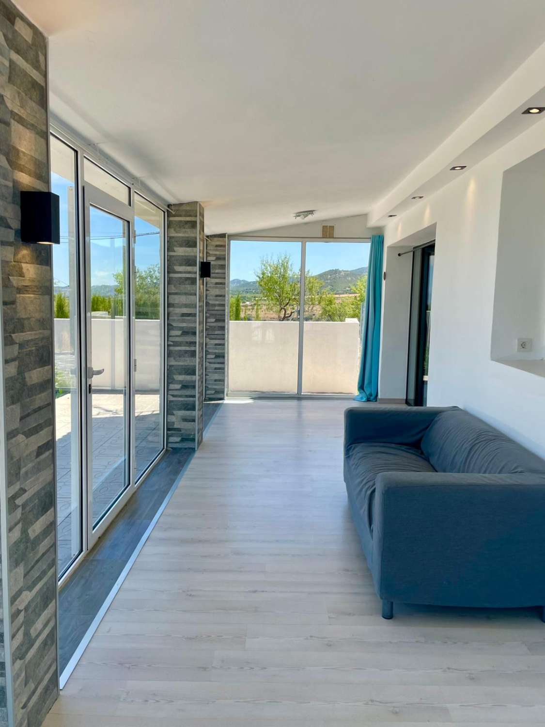 Chalet moderno con terreno de 120.000 m² en ubicación aislada – cerca de Gorafe y Baza
