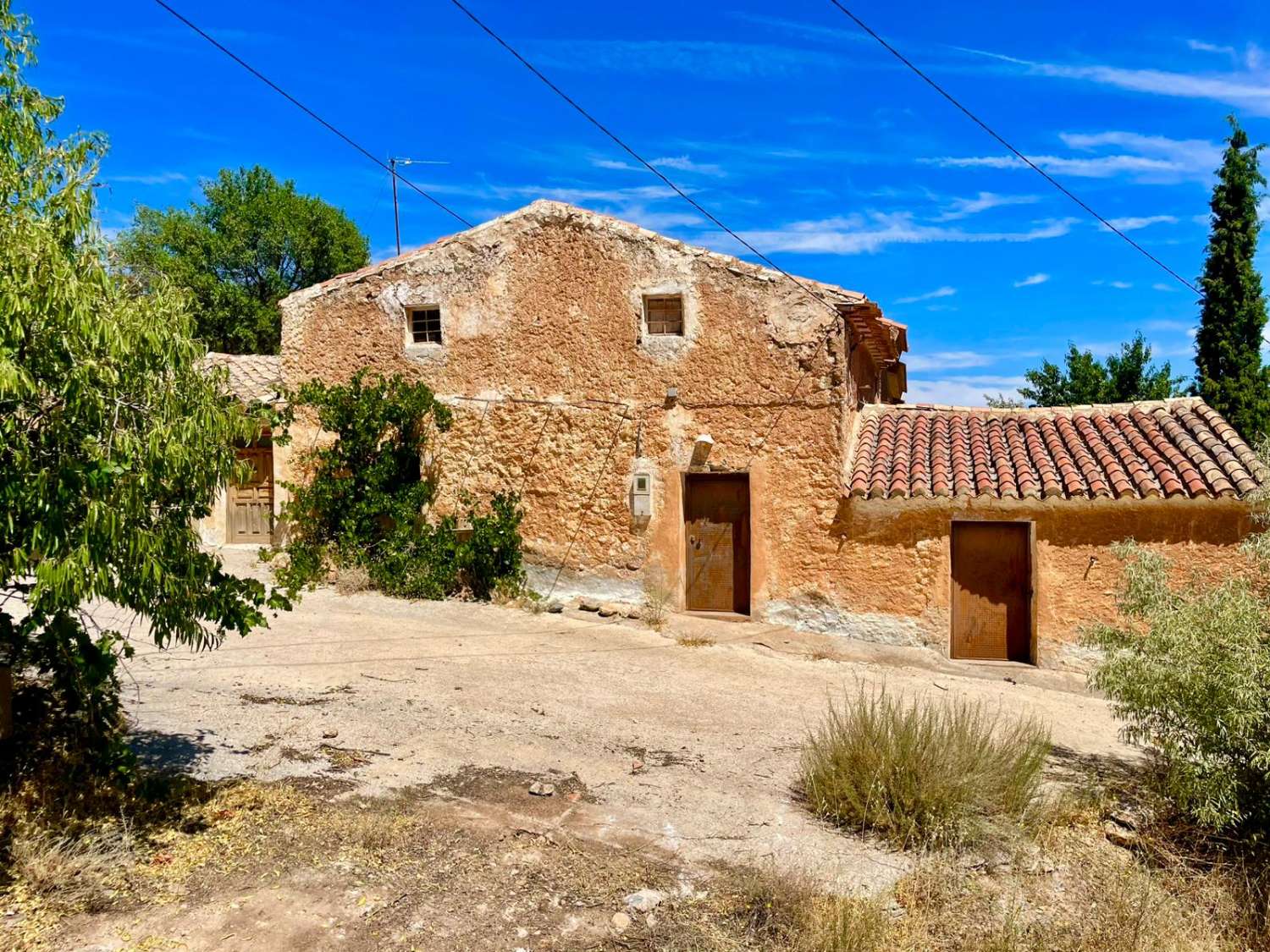 Chalet moderno con terreno de 120.000 m² en ubicación aislada – cerca de Gorafe y Baza