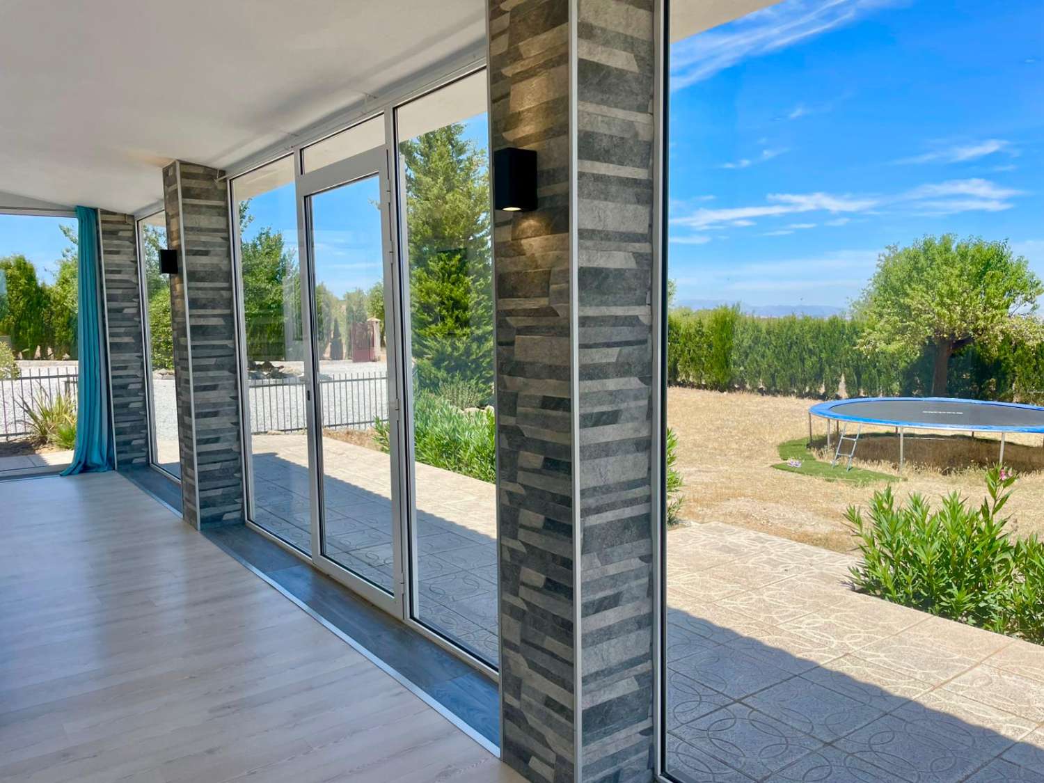 Chalet moderno con terreno de 120.000 m² en ubicación aislada – cerca de Gorafe y Baza