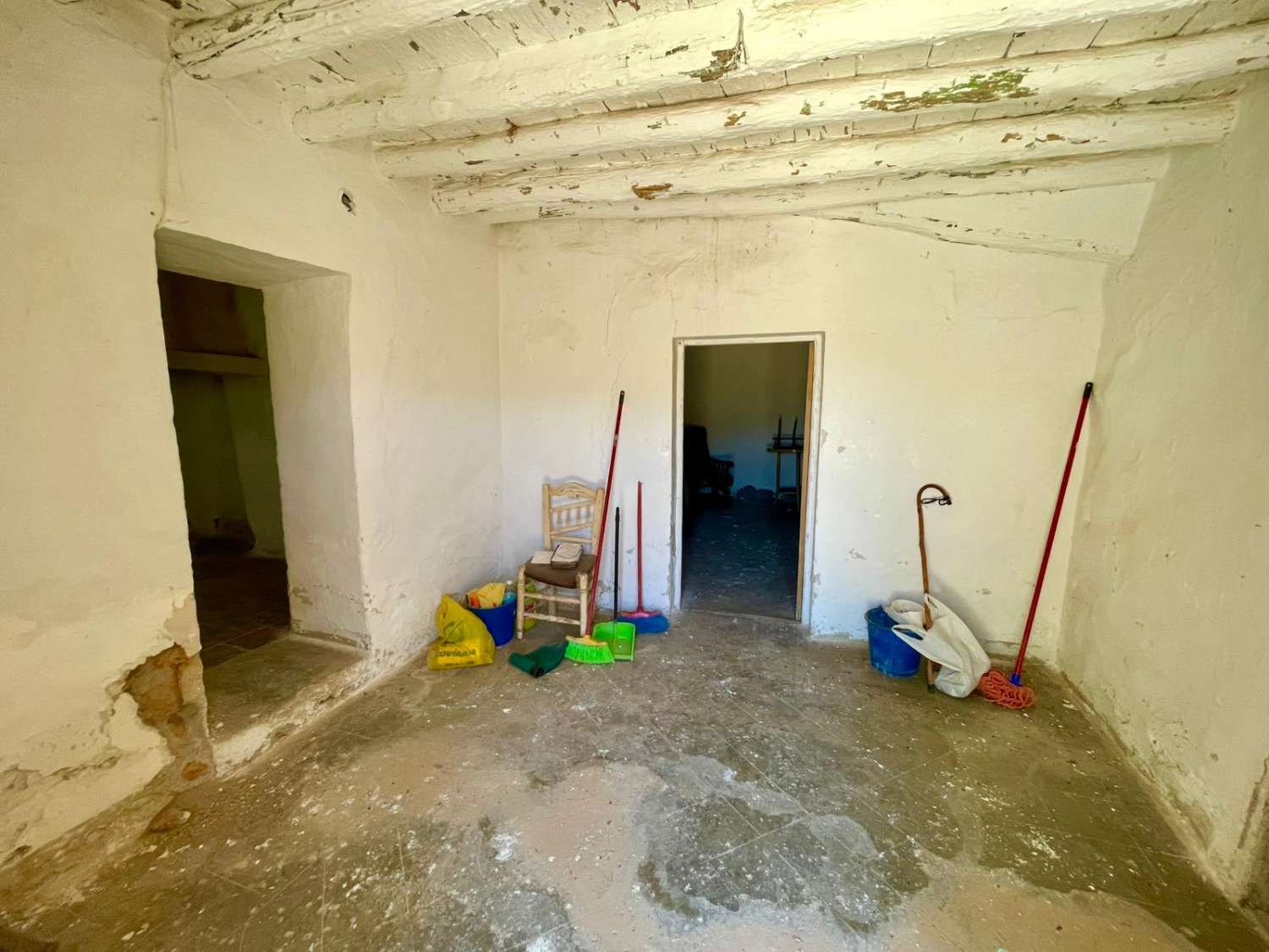 Chalet moderno con terreno de 120.000 m² en ubicación aislada – cerca de Gorafe y Baza