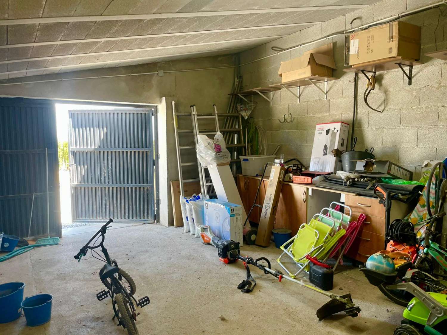 Chalet moderno con terreno de 120.000 m² en ubicación aislada – cerca de Gorafe y Baza