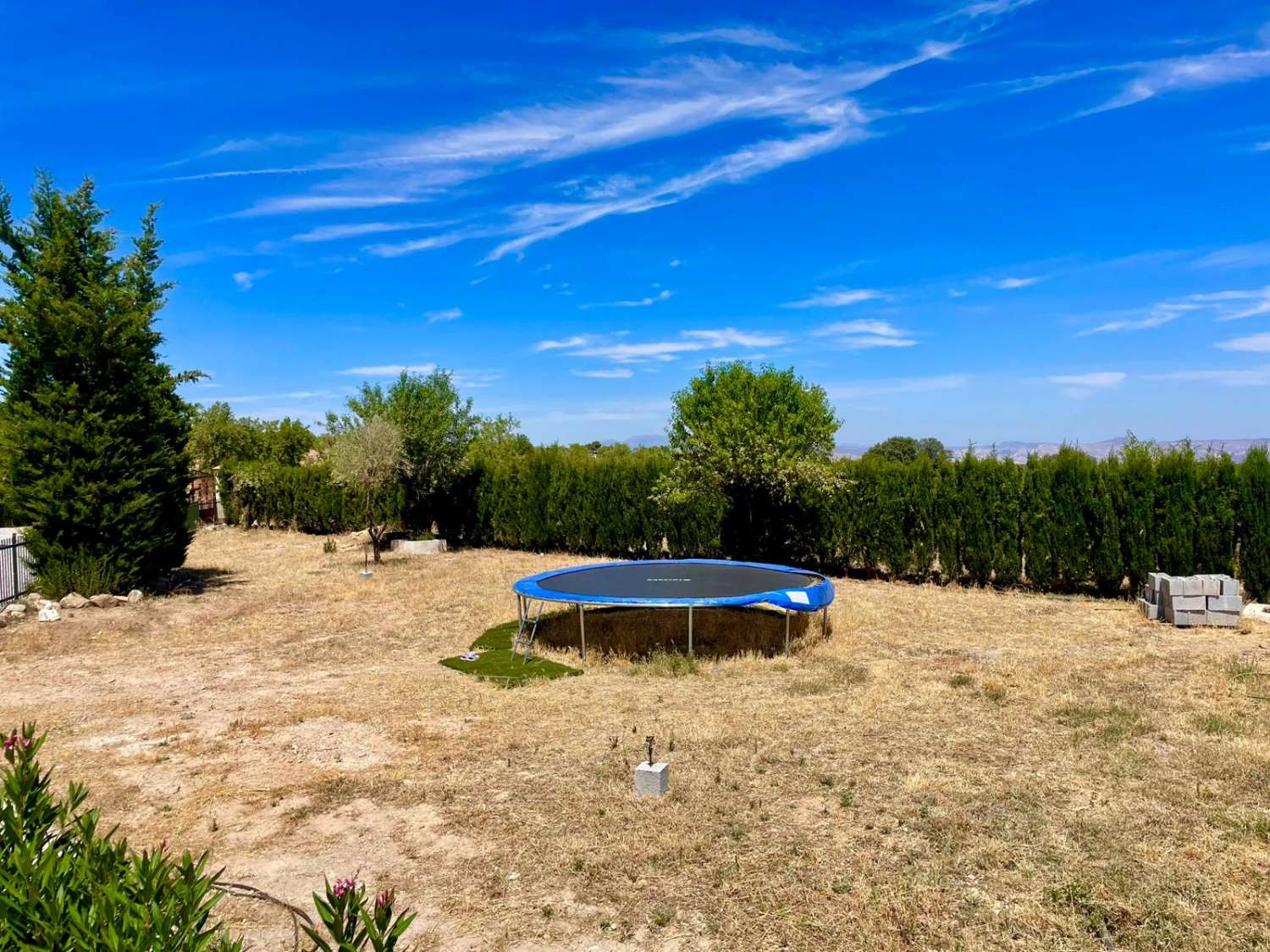 Chalet moderno con terreno de 120.000 m² en ubicación aislada – cerca de Gorafe y Baza