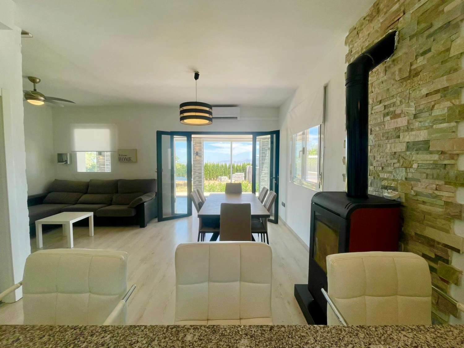 Chalet moderno con terreno de 120.000 m² en ubicación aislada – cerca de Gorafe y Baza