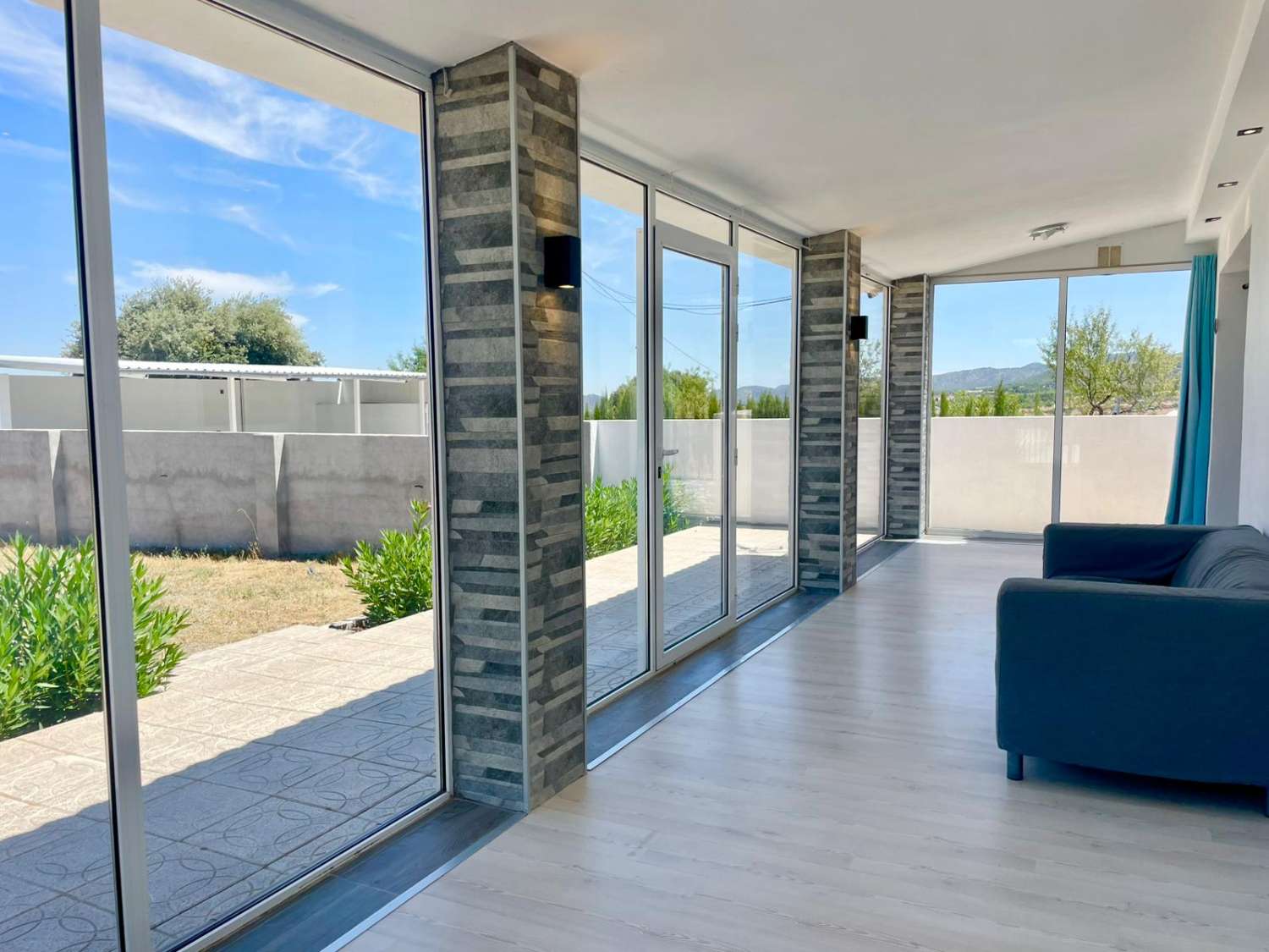 Chalet moderno con terreno de 120.000 m² en ubicación aislada – cerca de Gorafe y Baza