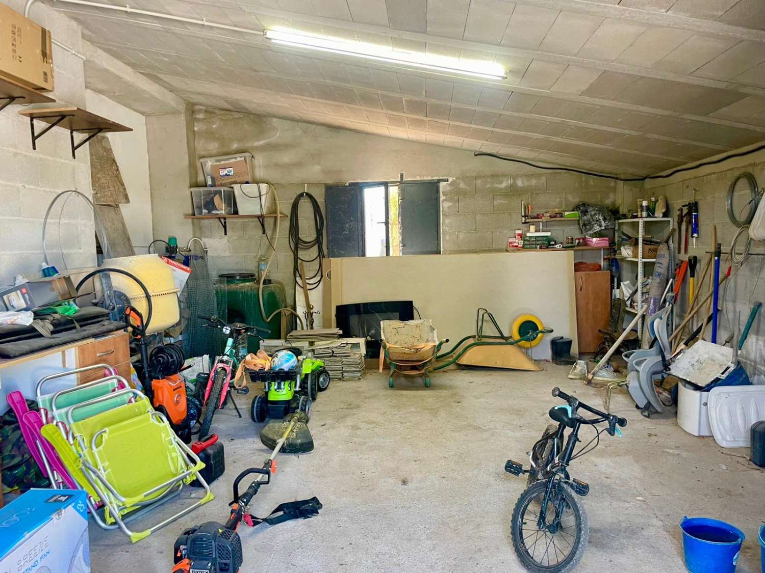 Chalet moderno con terreno de 120.000 m² en ubicación aislada – cerca de Gorafe y Baza