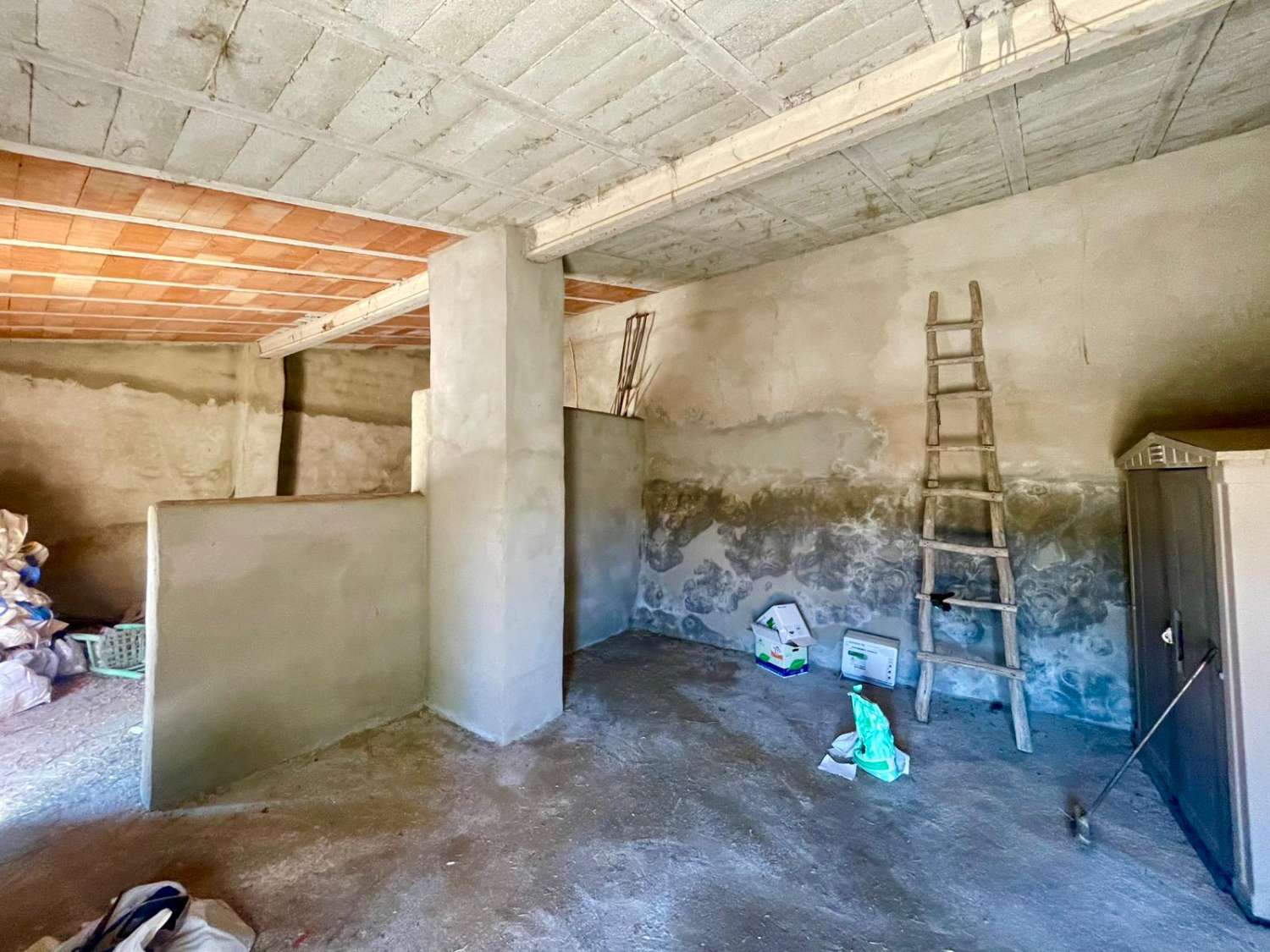 Chalet moderno con terreno de 120.000 m² en ubicación aislada – cerca de Gorafe y Baza
