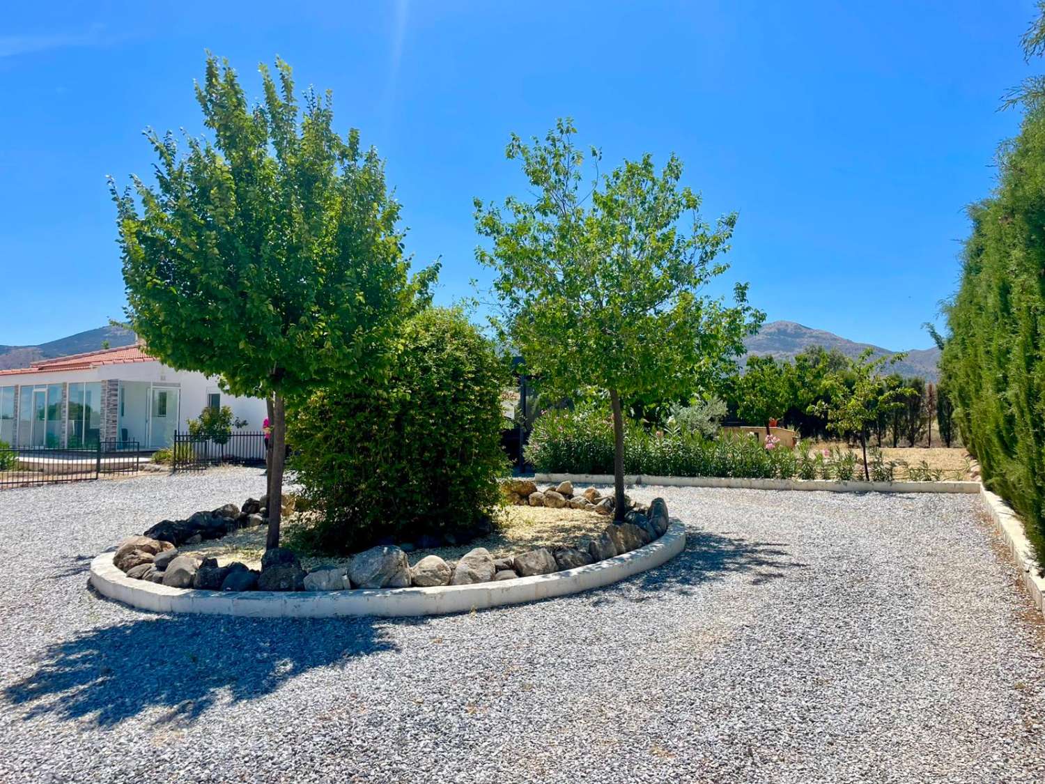 Chalet moderno con terreno de 120.000 m² en ubicación aislada – cerca de Gorafe y Baza