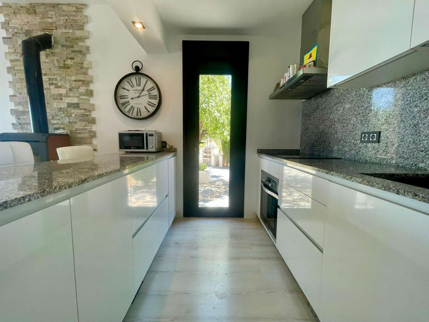 Chalet moderno con terreno de 120.000 m² en ubicación aislada – cerca de Gorafe y Baza