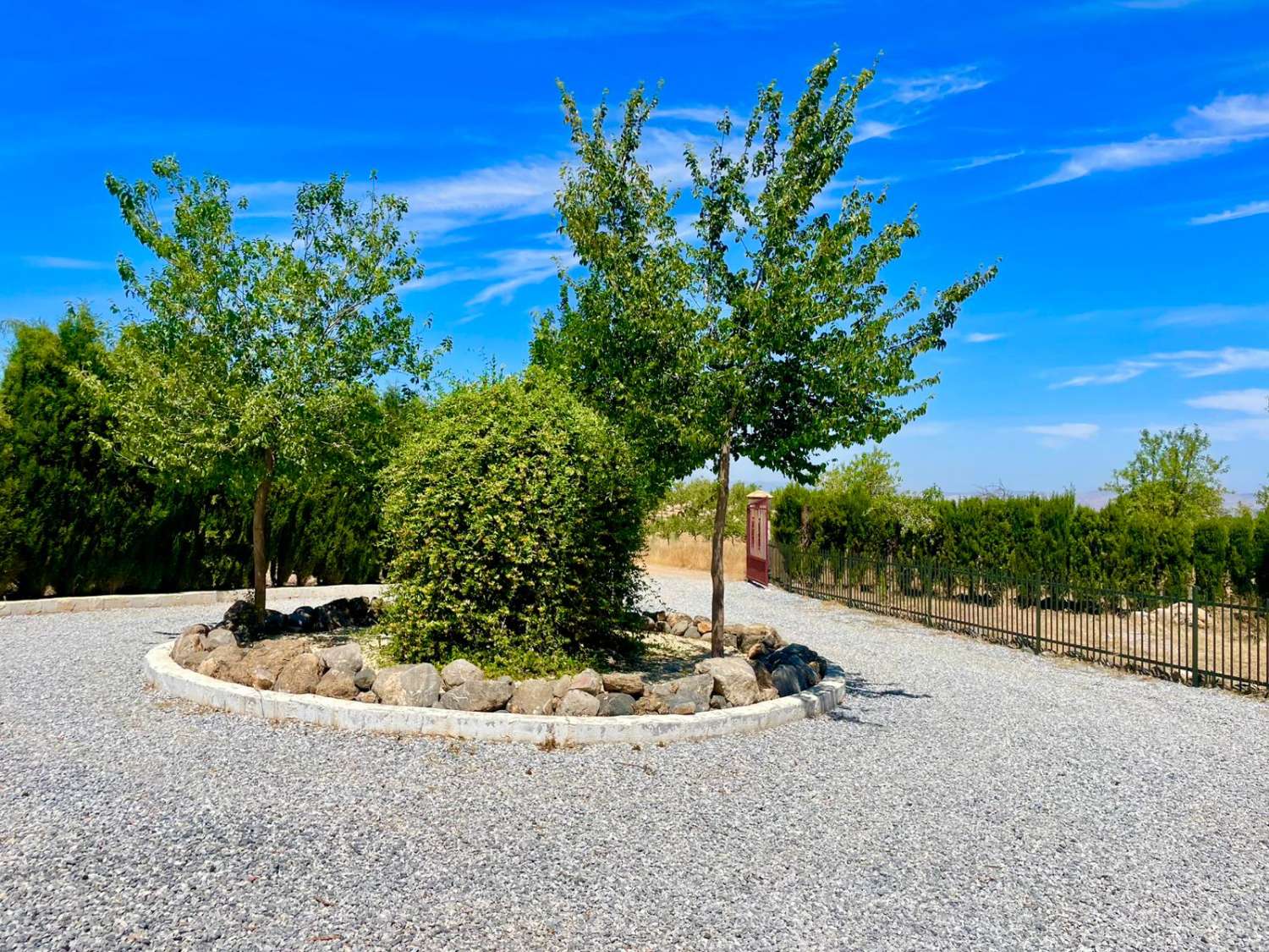 Chalet moderno con terreno de 120.000 m² en ubicación aislada – cerca de Gorafe y Baza