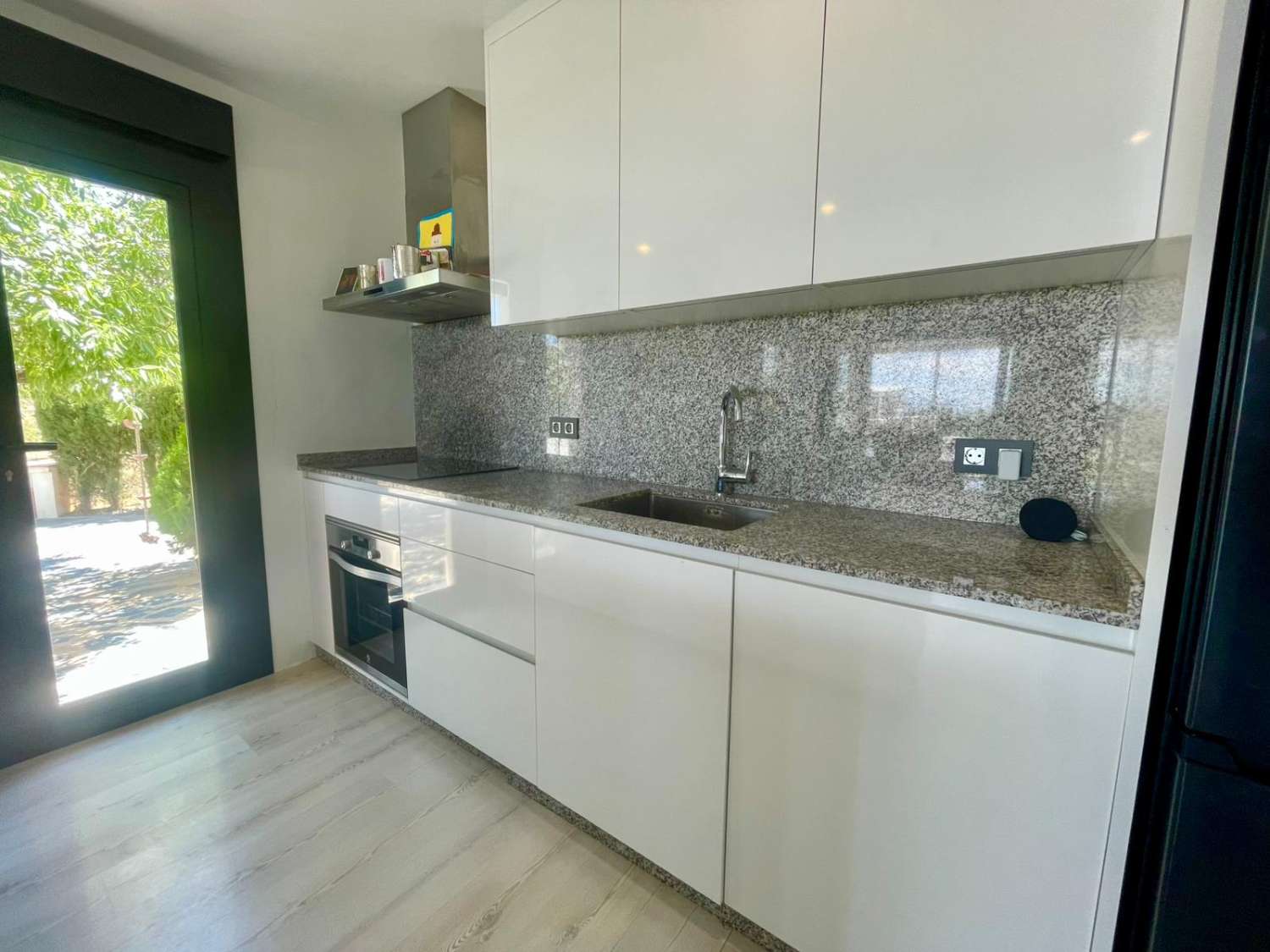 Chalet moderno con terreno de 120.000 m² en ubicación aislada – cerca de Gorafe y Baza