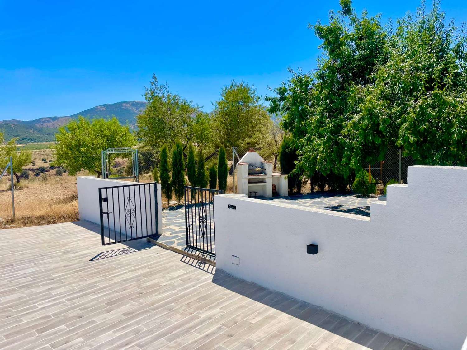 Chalet moderno con terreno de 120.000 m² en ubicación aislada – cerca de Gorafe y Baza