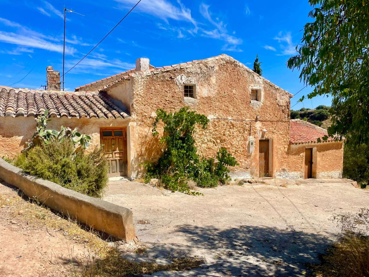 Cortijo tradicional con gran potencial – Parcela de aprox. 20.000 m² cerca de Gorafe y Baza