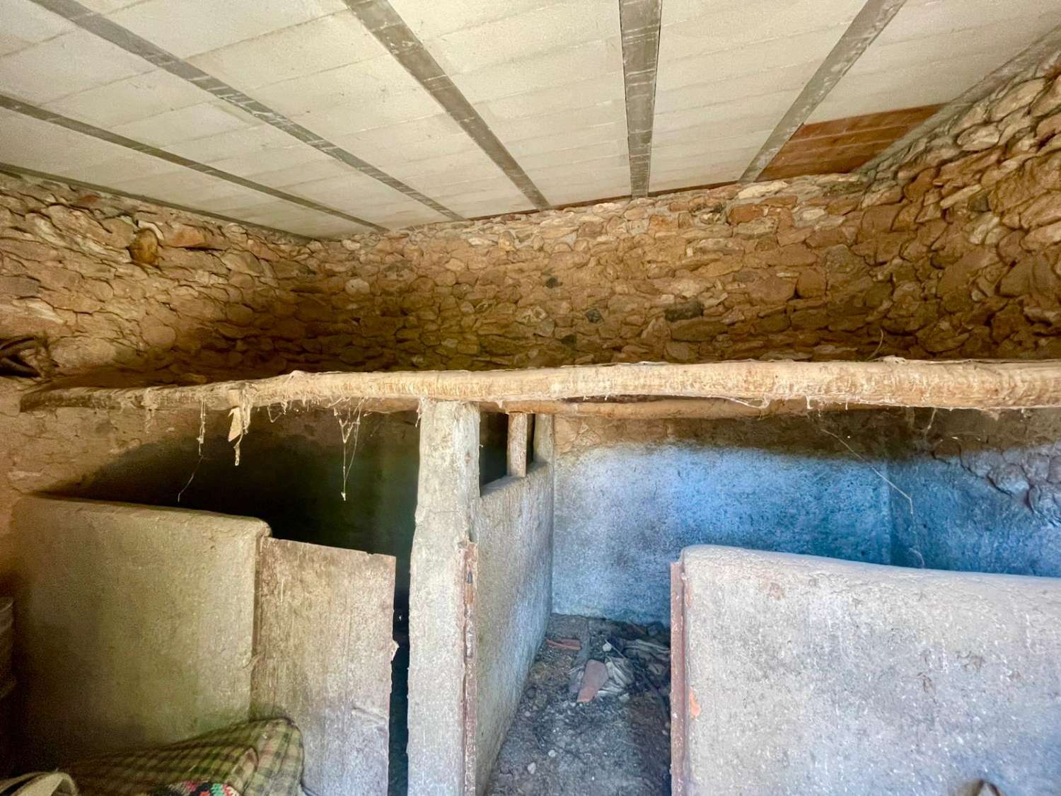 Cortijo tradicional con gran potencial – Parcela de aprox. 20.000 m² cerca de Gorafe y Baza
