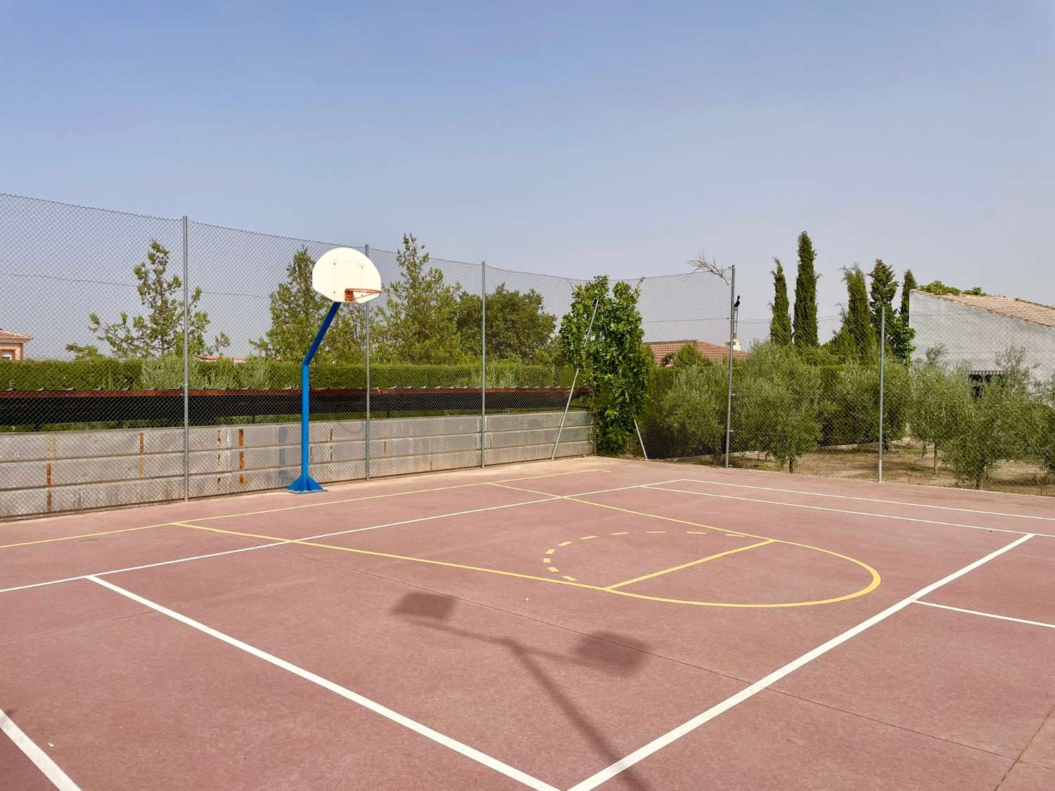 Landhaus mit Olivenhain, Pool und Sportbereich in Moraleda de Zafayona