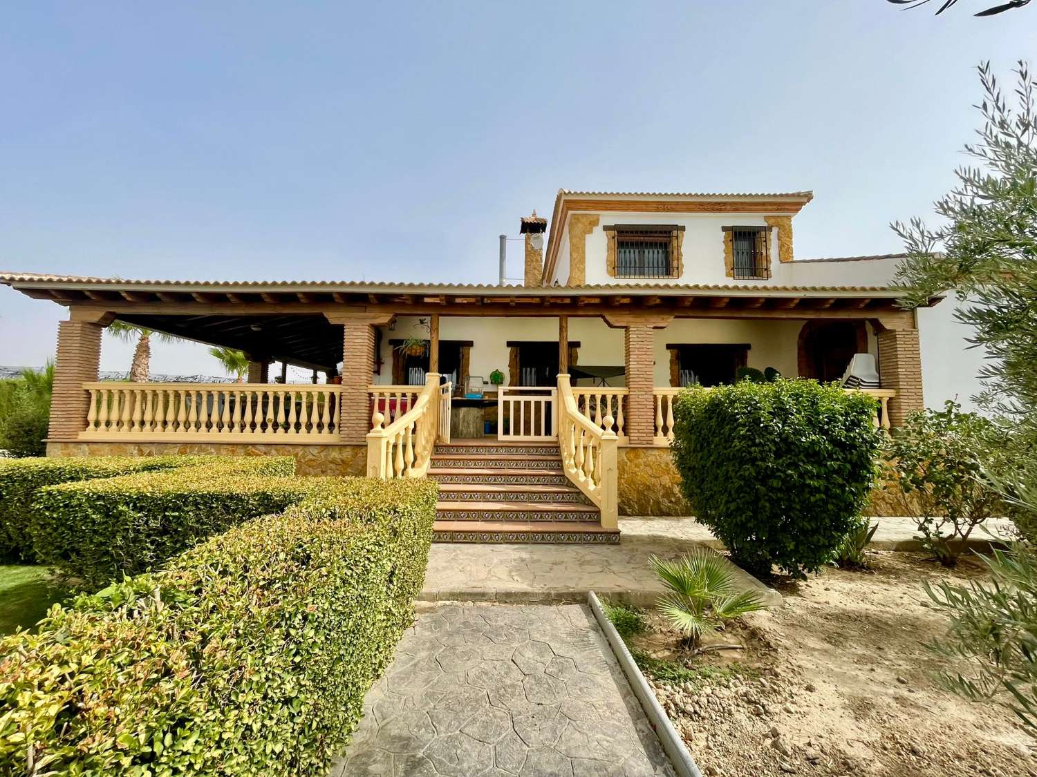 Landhaus mit Olivenhain, Pool und Sportbereich in Moraleda de Zafayona