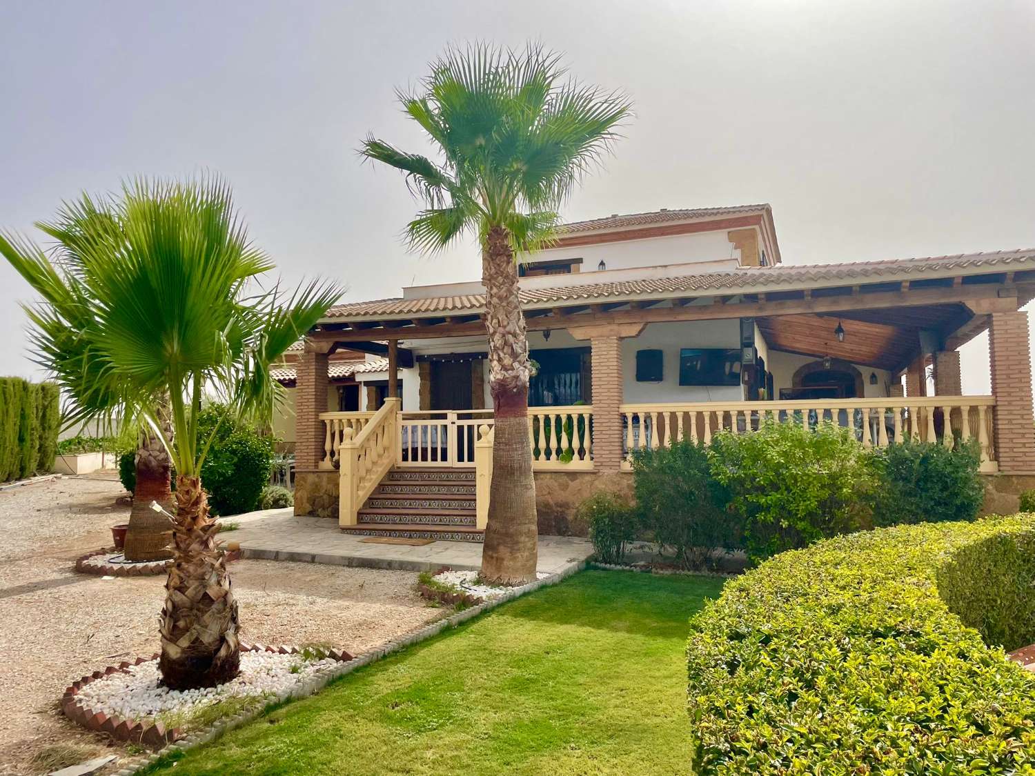 Landhaus mit Olivenhain, Pool und Sportbereich in Moraleda de Zafayona