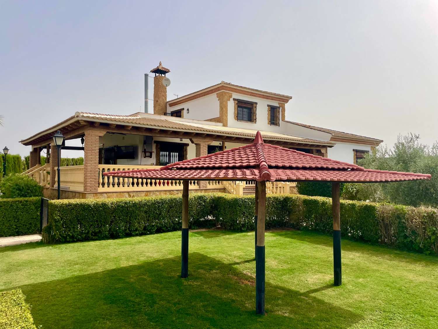 Landhaus mit Olivenhain, Pool und Sportbereich in Moraleda de Zafayona