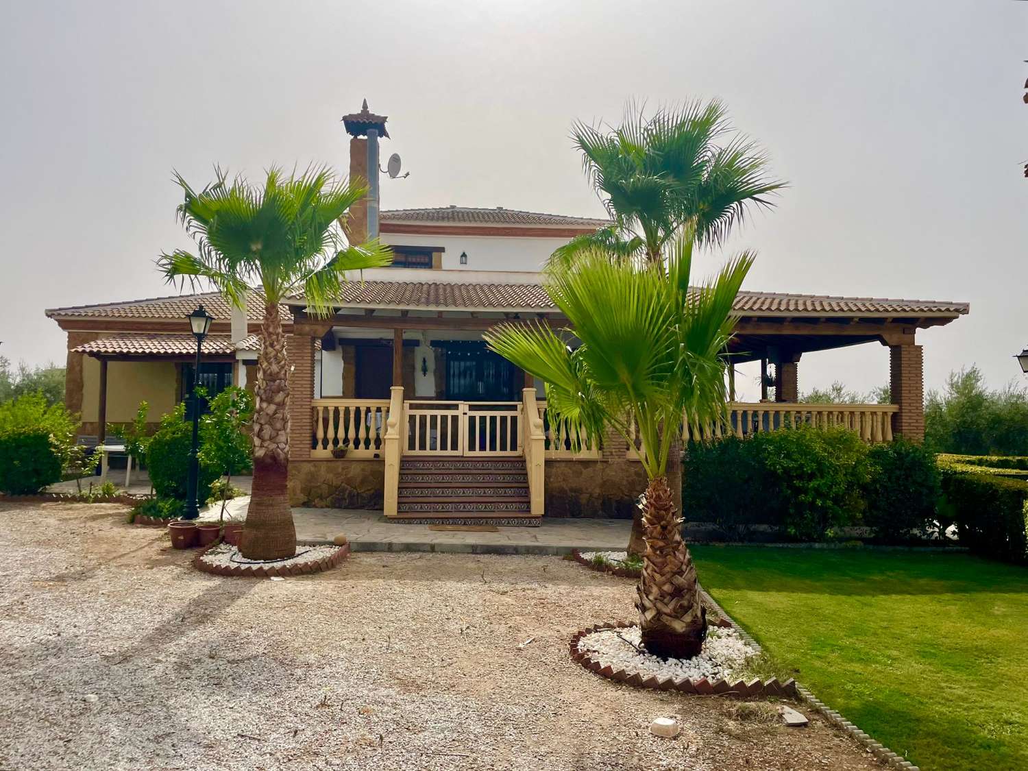 Landhaus mit Olivenhain, Pool und Sportbereich in Moraleda de Zafayona