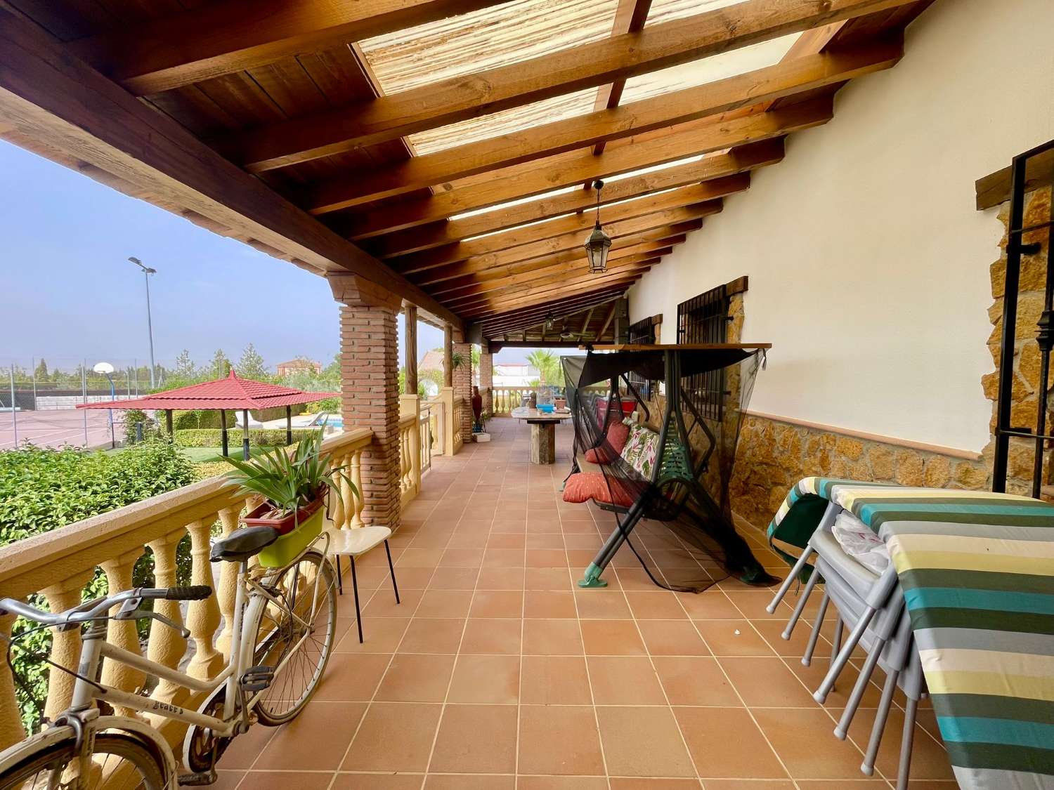Landhaus mit Olivenhain, Pool und Sportbereich in Moraleda de Zafayona