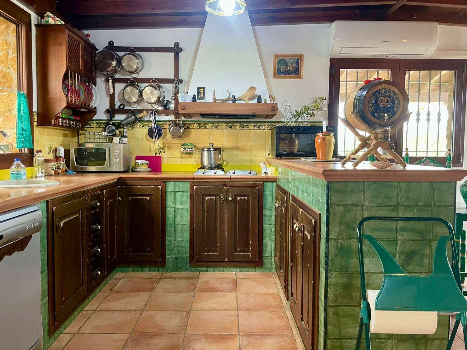 Landhaus mit Olivenhain, Pool und Sportbereich in Moraleda de Zafayona