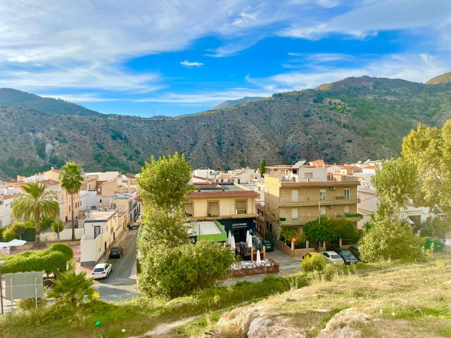 Renoviertes Stadthaus im Herzen von Vélez de Benaudalla – modernes Wohnen in historischem Ambiente