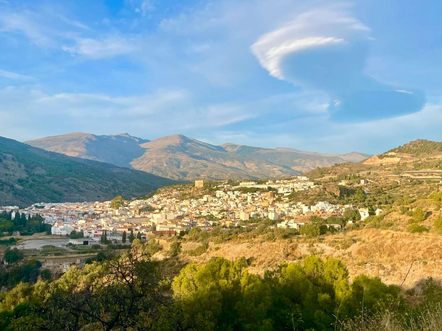 Renoviertes Stadthaus im Herzen von Vélez de Benaudalla – modernes Wohnen in historischem Ambiente