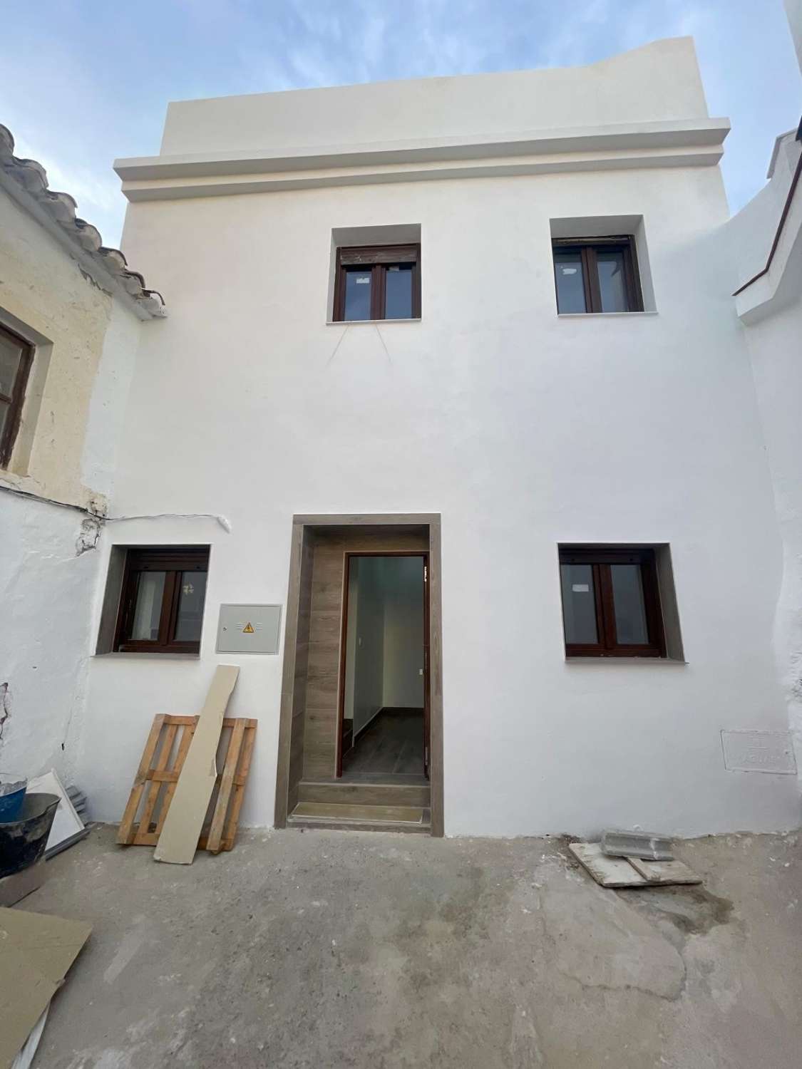 Renoviertes Stadthaus im Herzen von Vélez de Benaudalla – modernes Wohnen in historischem Ambiente