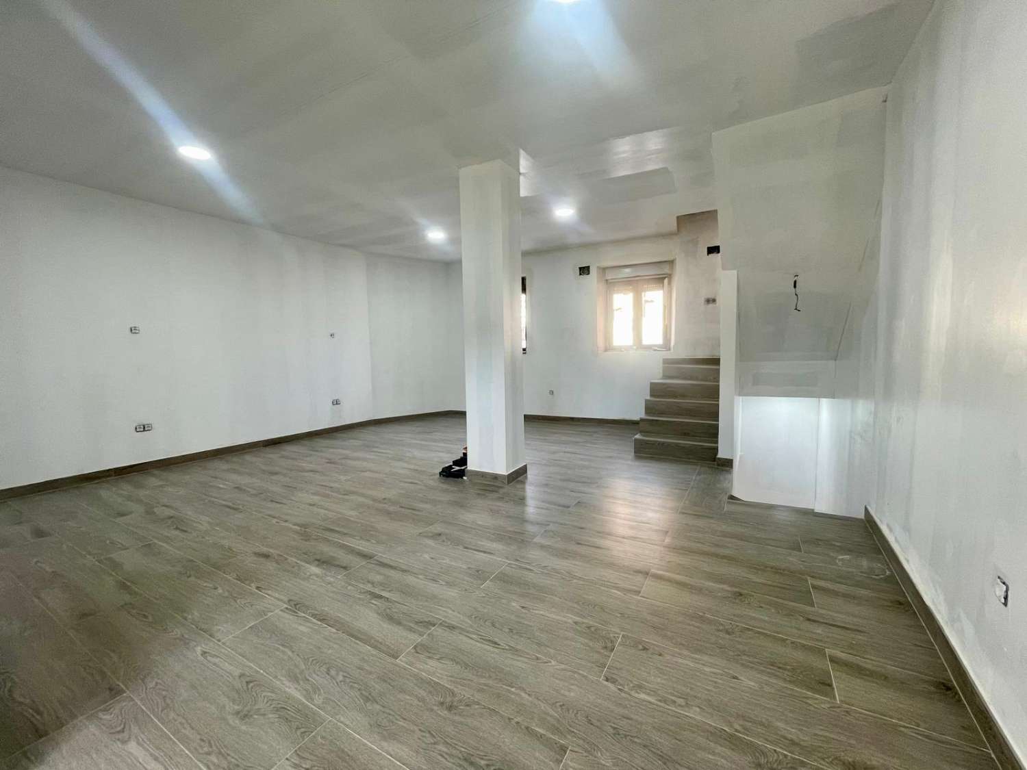 Renoviertes Stadthaus im Herzen von Vélez de Benaudalla – modernes Wohnen in historischem Ambiente