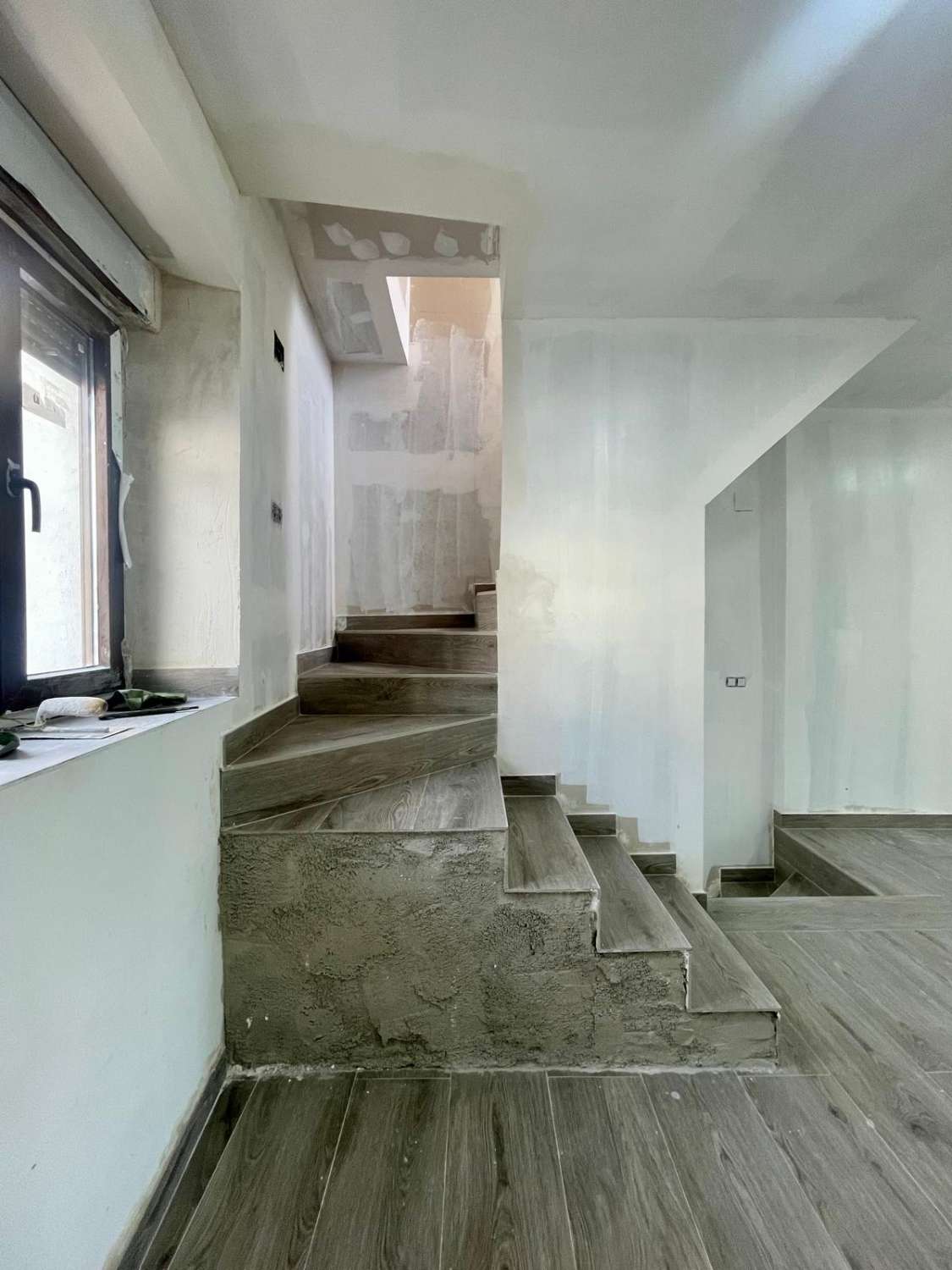 Renoviertes Stadthaus im Herzen von Vélez de Benaudalla – modernes Wohnen in historischem Ambiente