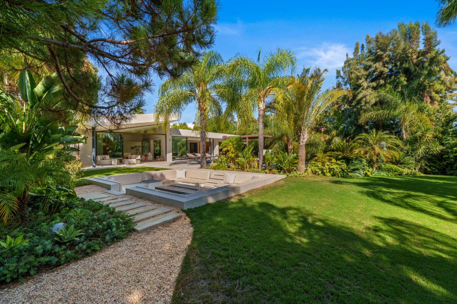 Moderne Luxusvilla in Las Chapas, Marbella Este