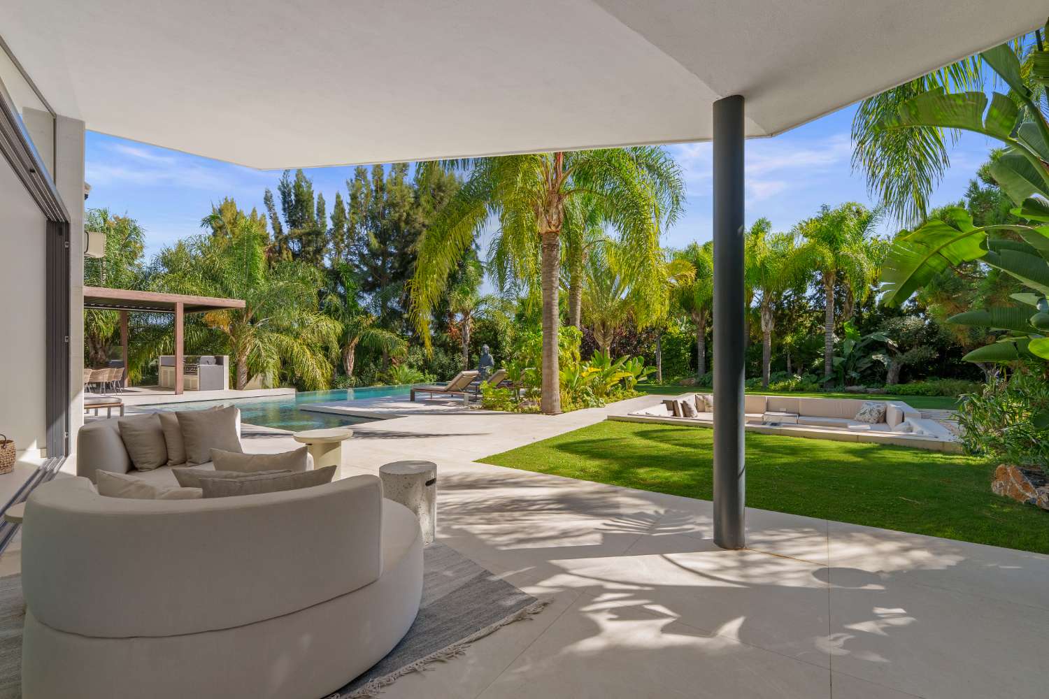 Moderne Luxusvilla in Las Chapas, Marbella Este