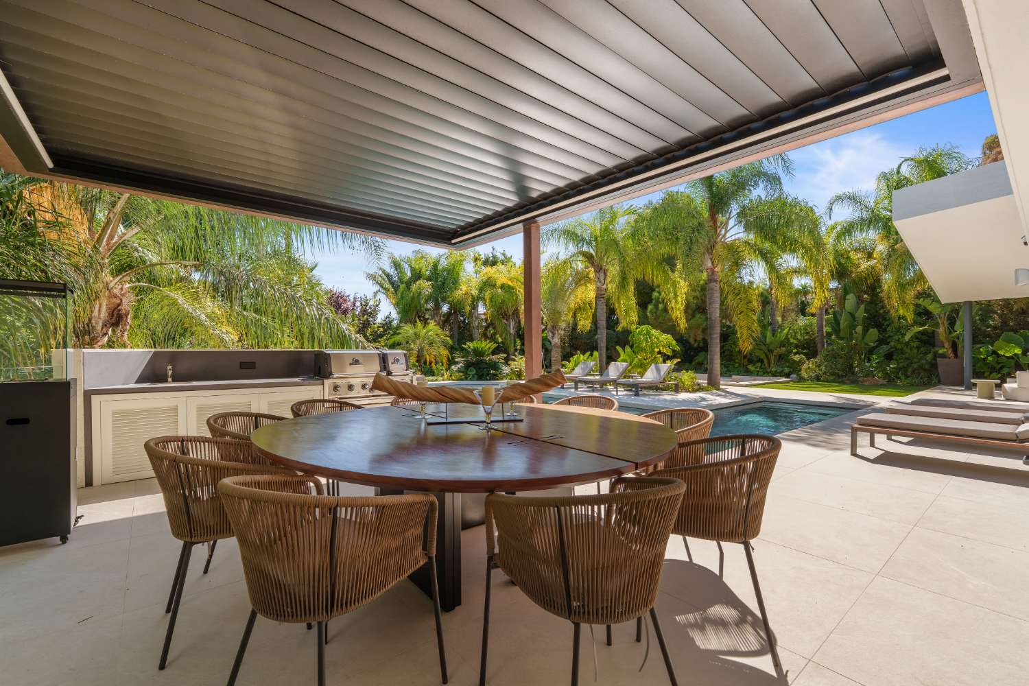 Moderne Luxusvilla in Las Chapas, Marbella Este